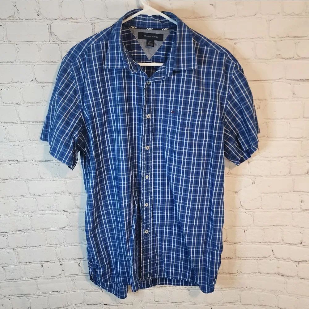 Men's Tommy Hilfiger button-down shirt, size Large